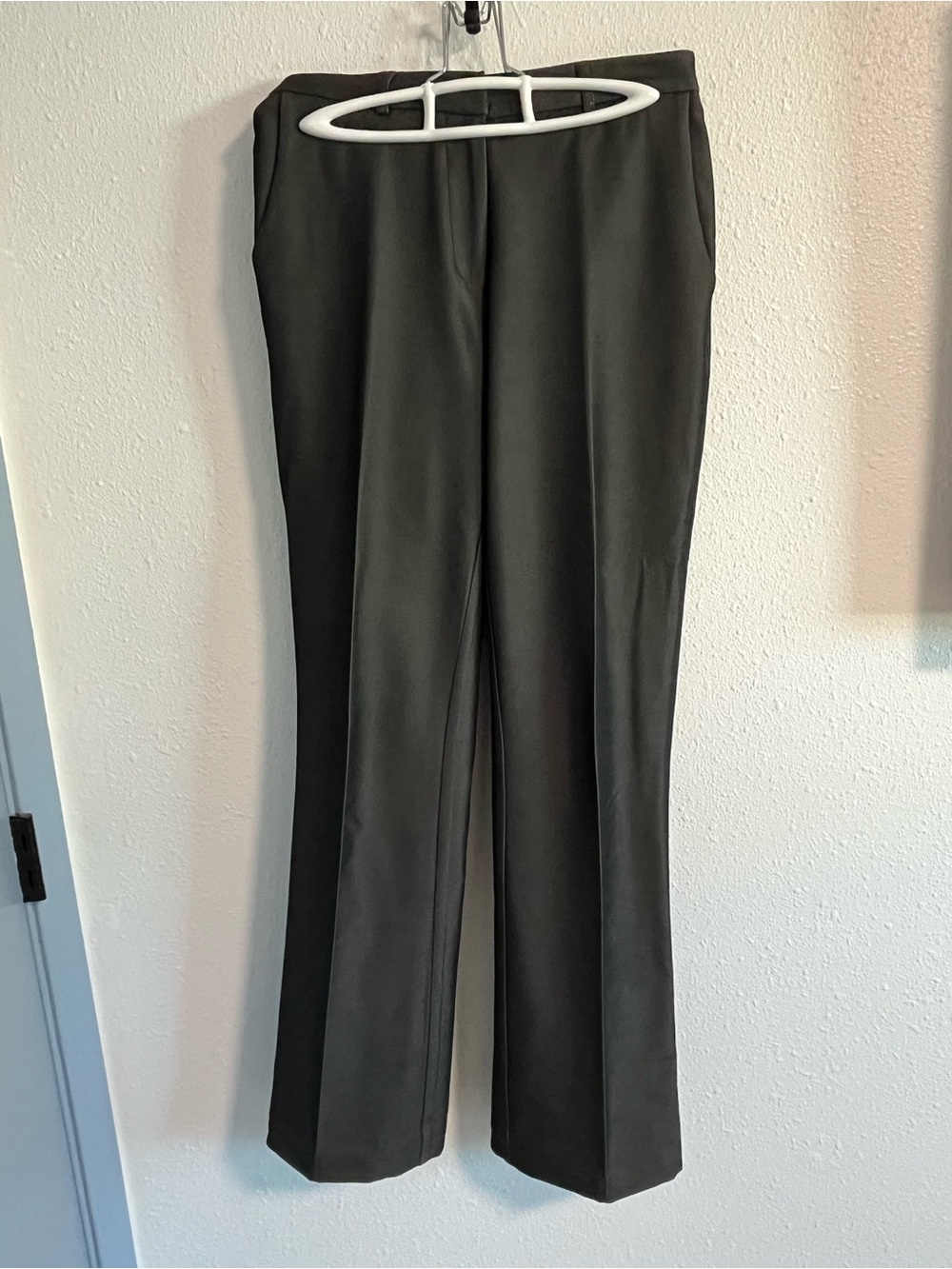 bebe Classic Gray Straight-Leg Trousers Size 6